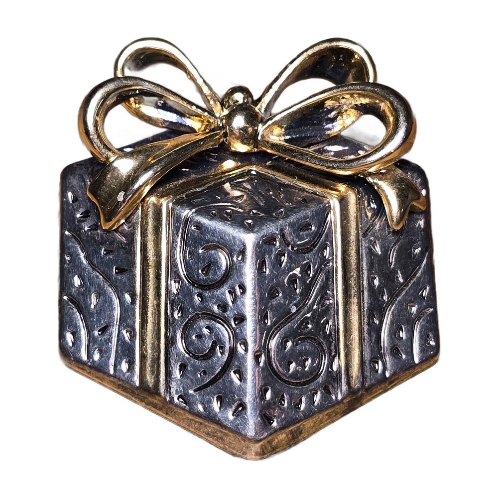 Vintage 96 Best Gift Box‎ Brooch Gold and Silver Tone Ribbon Pin BOX1